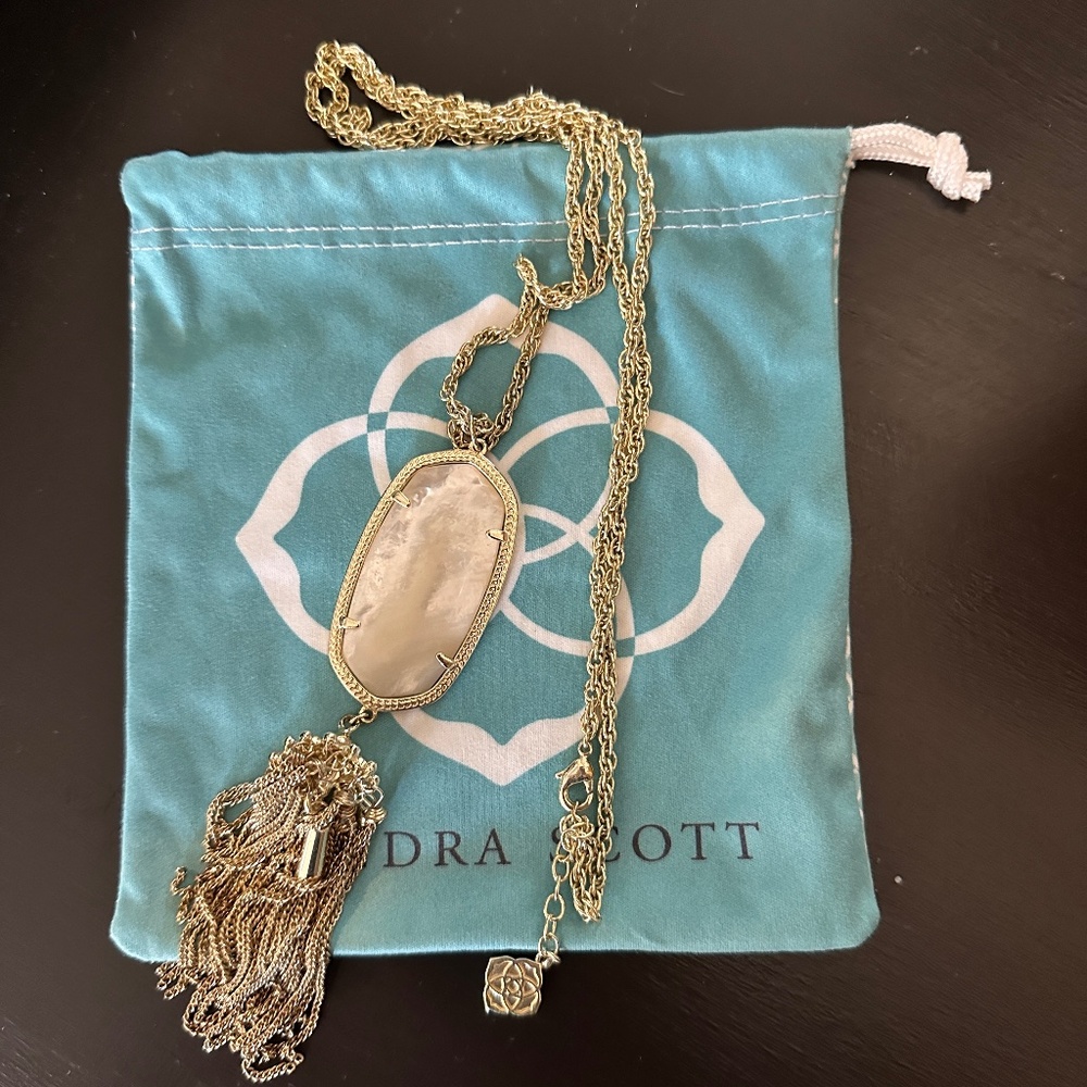 KENDRA SCOTT Mother of Pearl Rayne Necklace